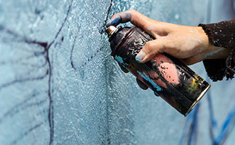 spray-can-artist-street-wall